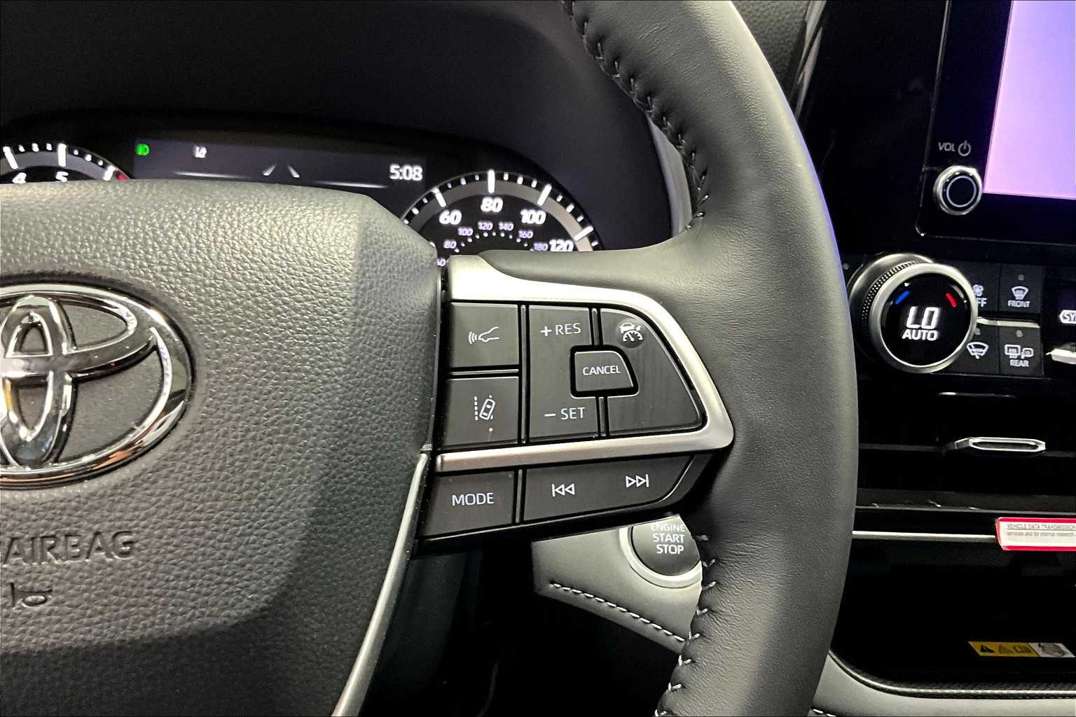 2024 Toyota Highlander XLE - Photo 24