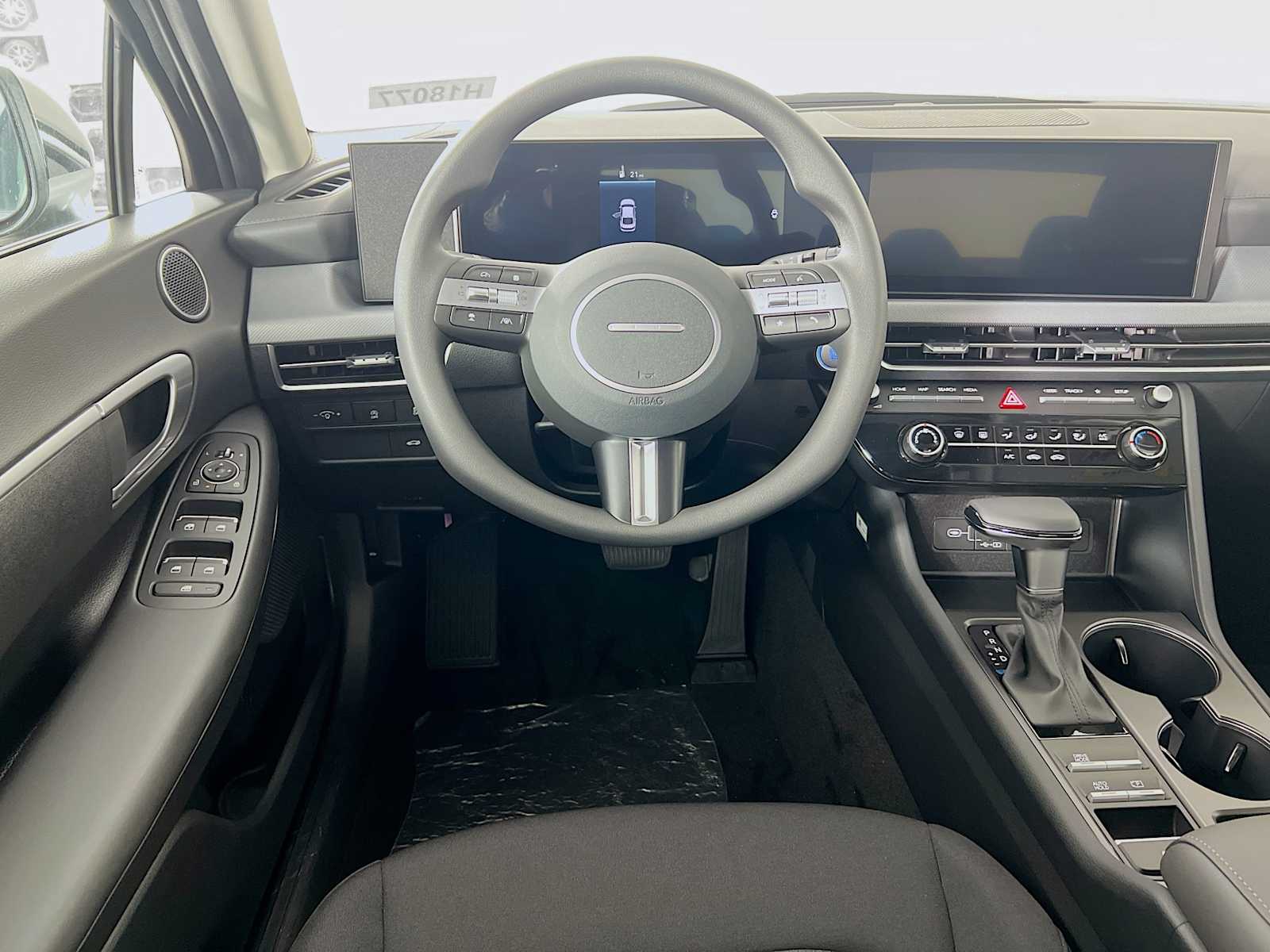2025 Hyundai Sonata SE - Photo 14