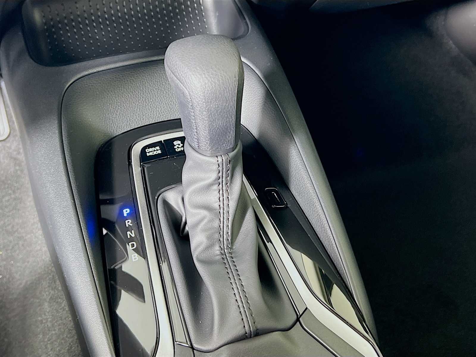 2026 Toyota Corolla Hybrid LE - Photo 11