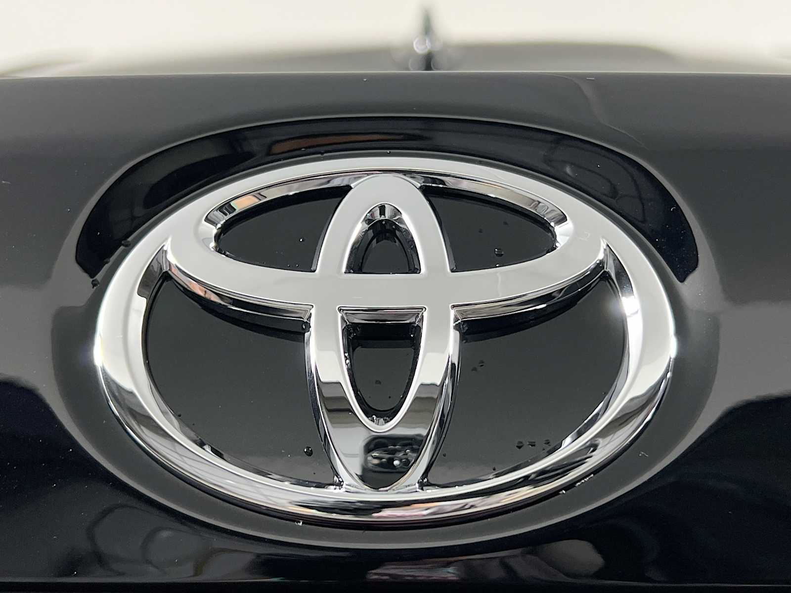2026 Toyota Corolla Hybrid LE - Photo 17