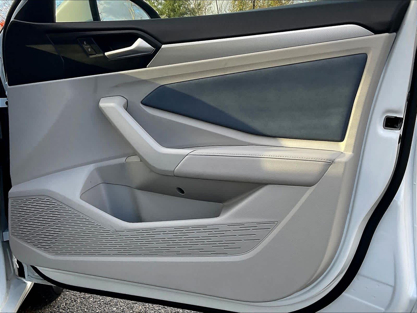 2025 Volkswagen Jetta SE - Photo 12