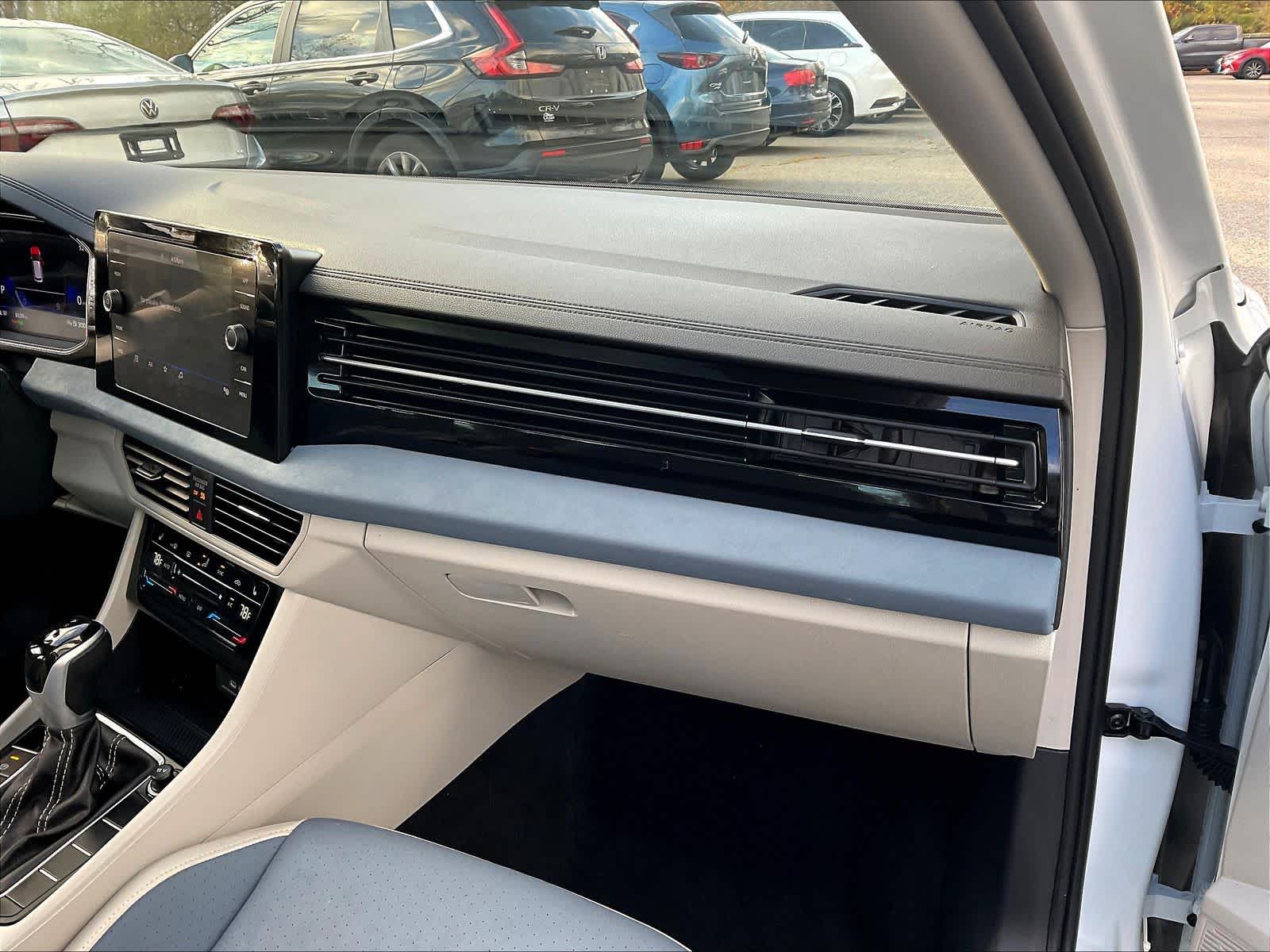 2025 Volkswagen Jetta SE - Photo 13