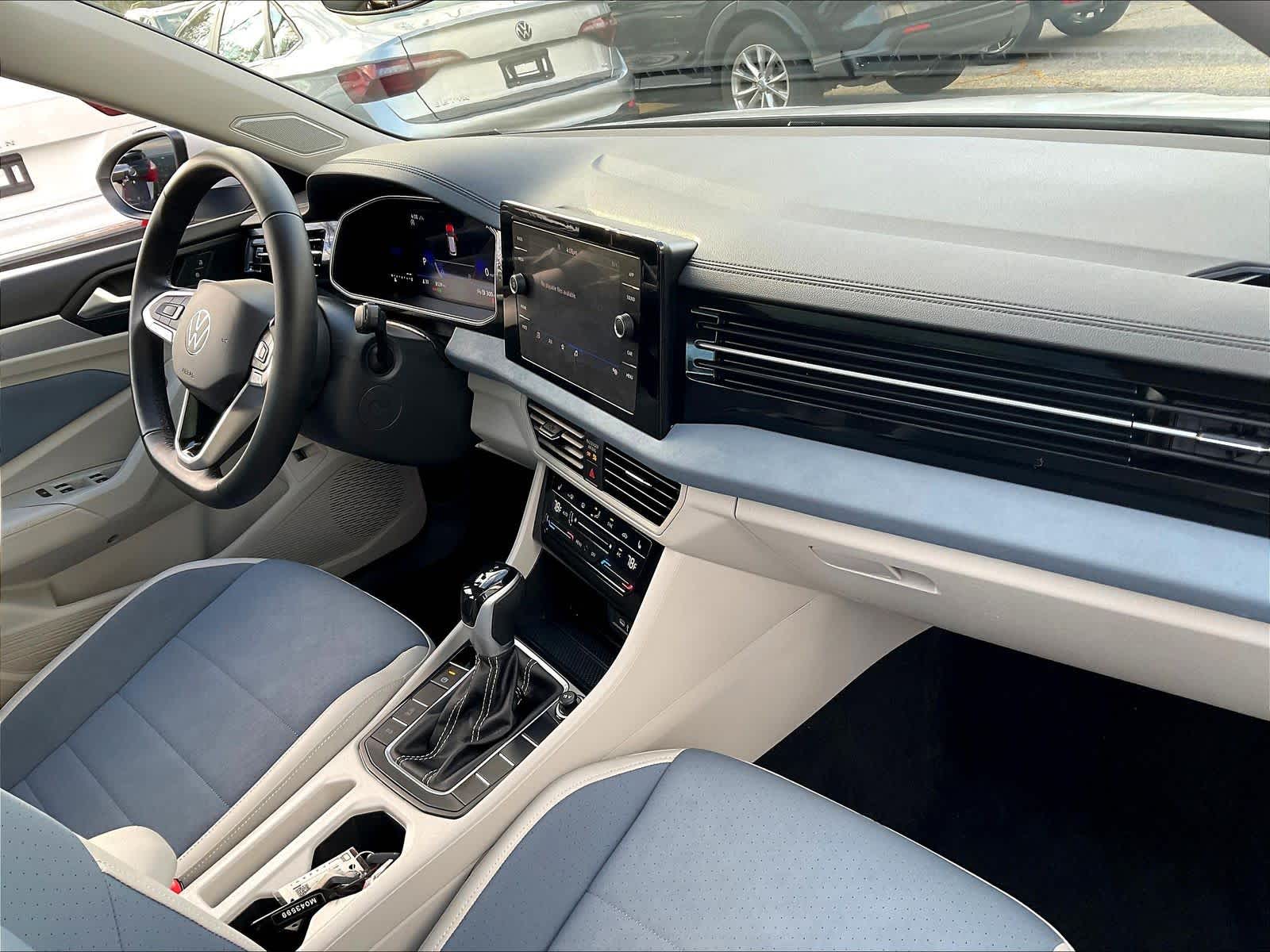 2025 Volkswagen Jetta SE - Photo 14