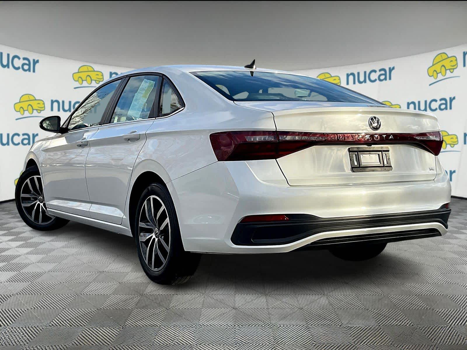 2025 Volkswagen Jetta SE - Photo 4