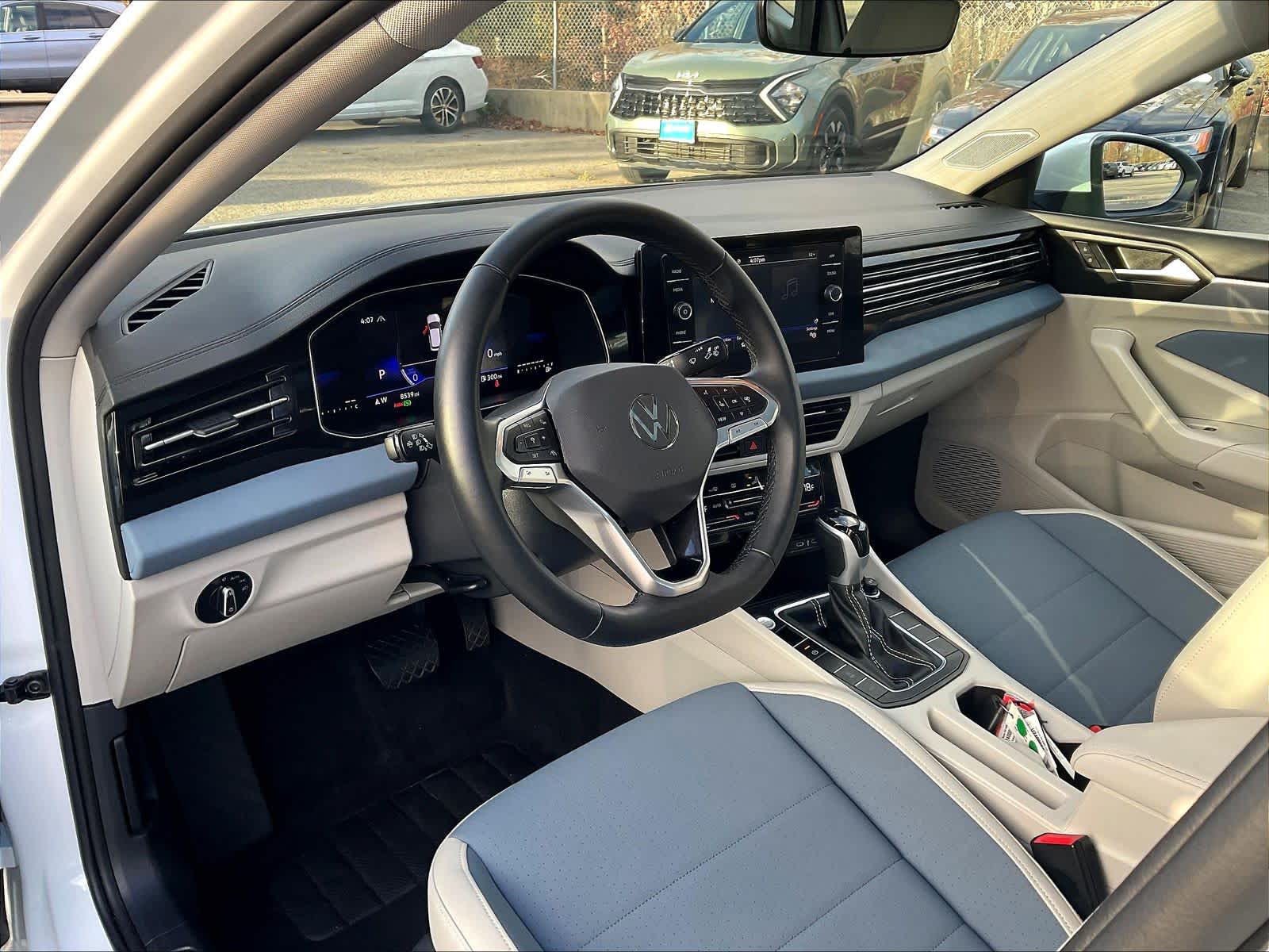 2025 Volkswagen Jetta SE - Photo 8