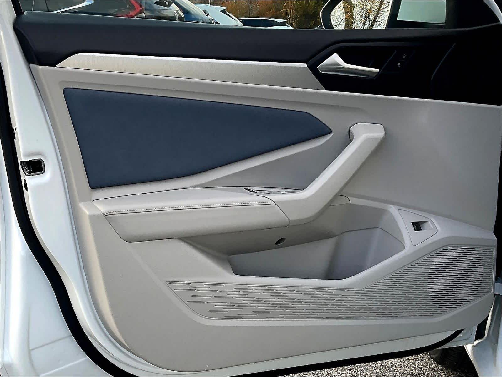 2025 Volkswagen Jetta SE - Photo 9