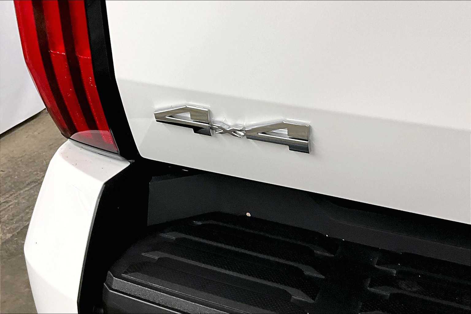 2025 Toyota Tundra SR5 - Photo 28