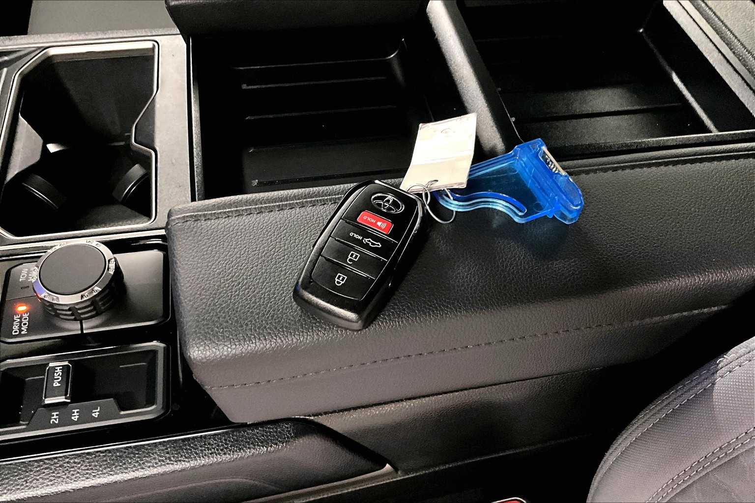 2025 Toyota Tundra SR5 - Photo 30