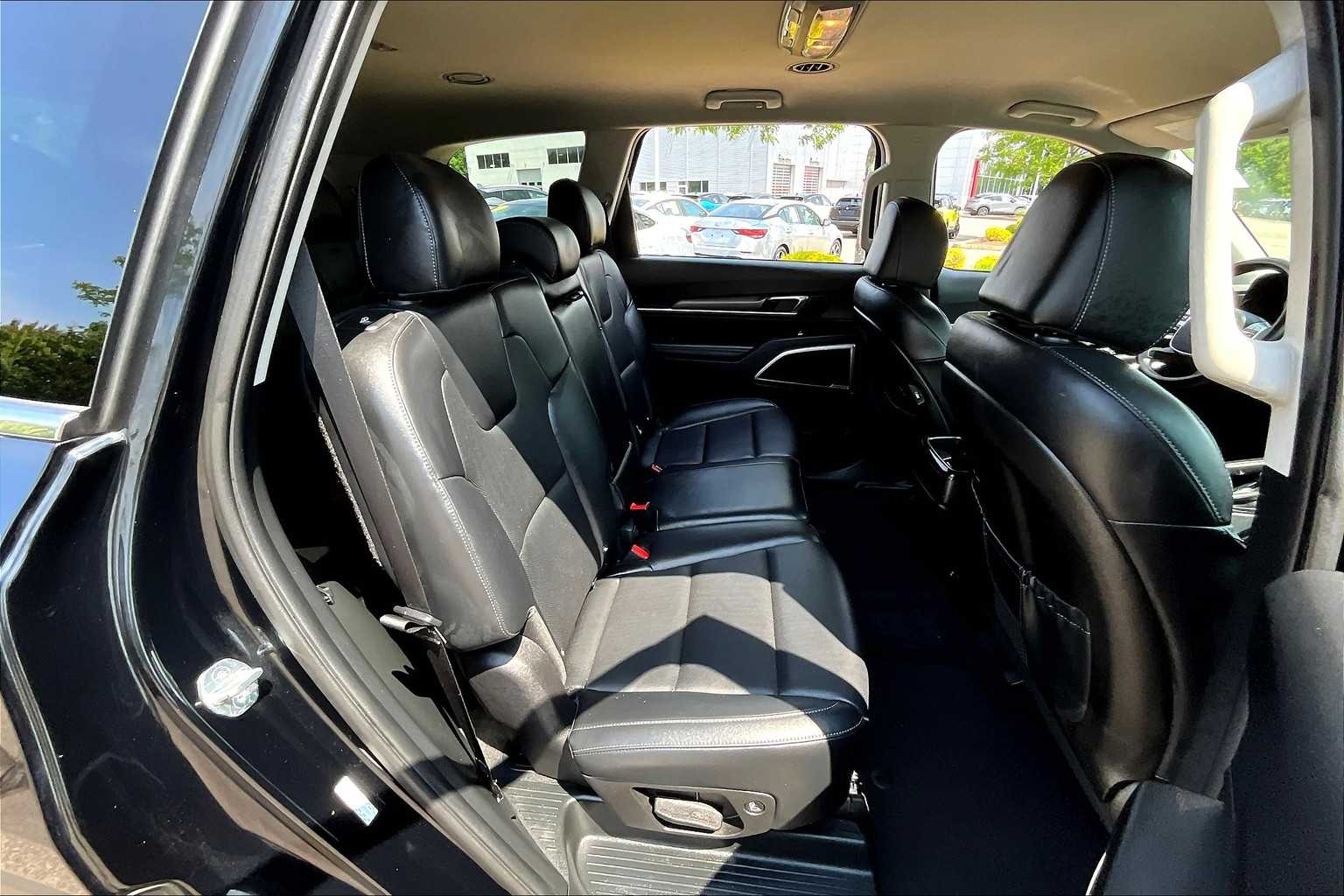 2022 Kia Telluride LX - Photo 16