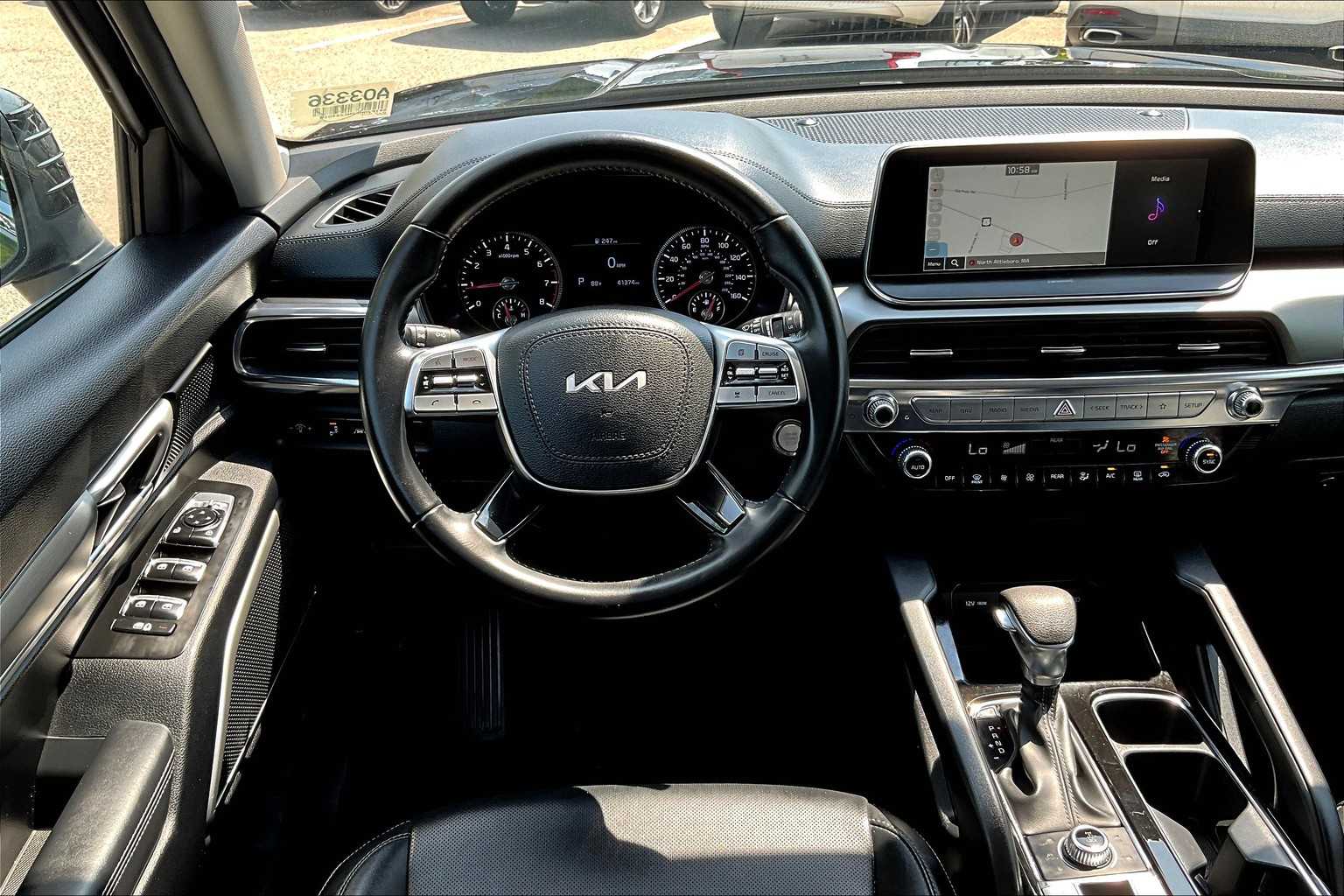 2022 Kia Telluride LX - Photo 18