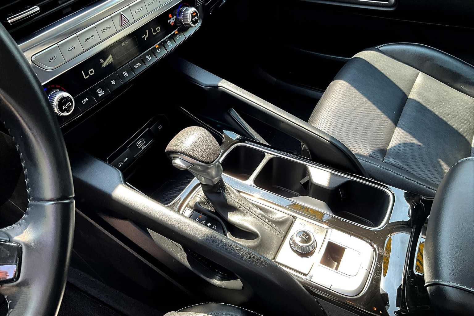 2022 Kia Telluride LX - Photo 21