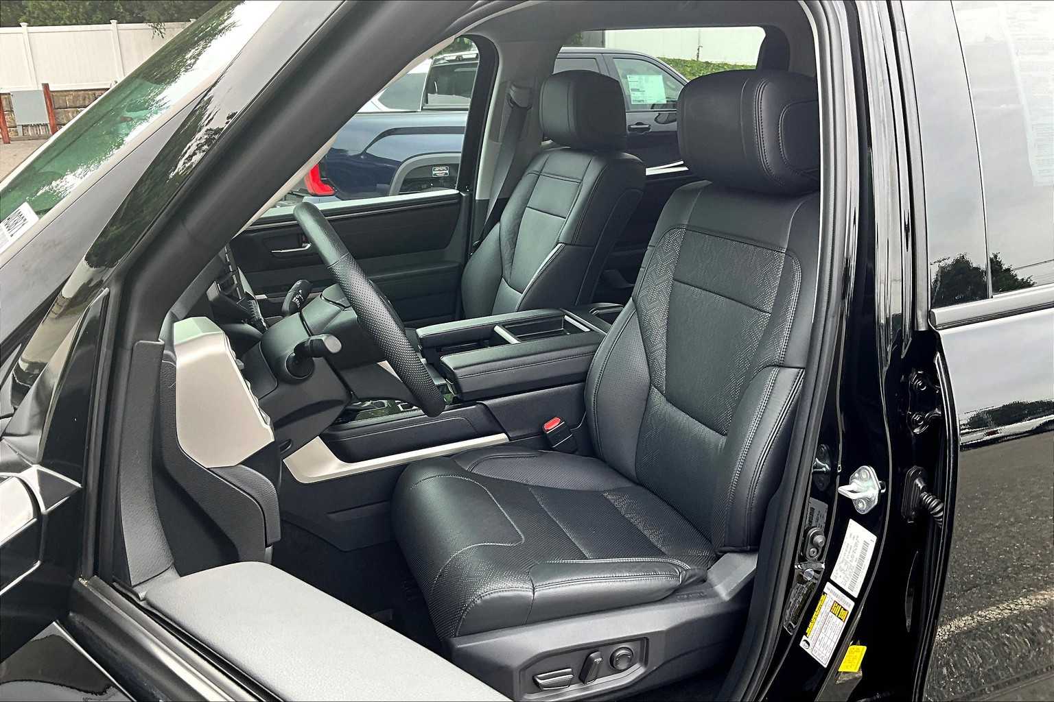2022 Toyota Tundra SR5 - Photo 10