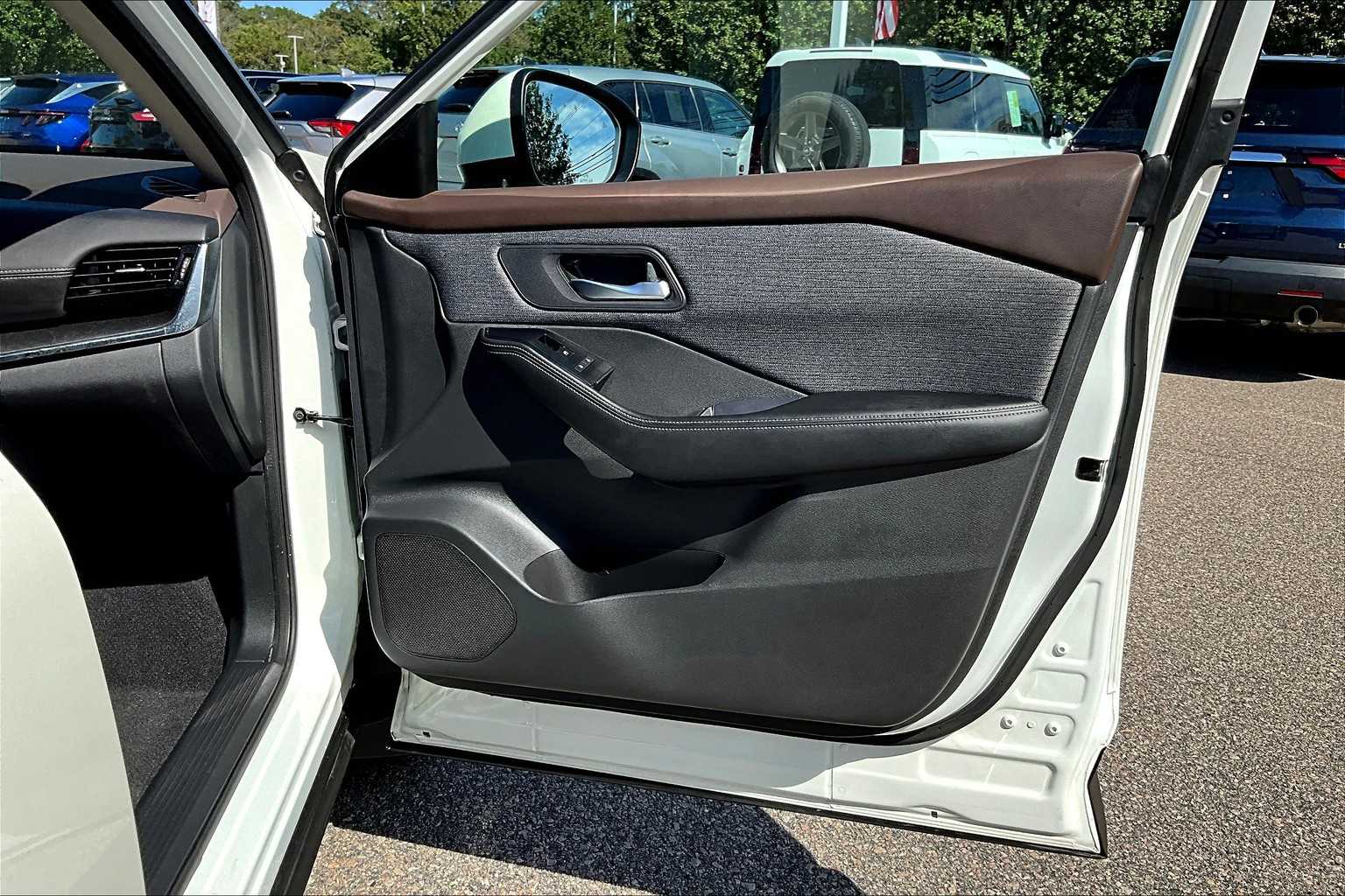 2022 Nissan Rogue SV - Photo 12