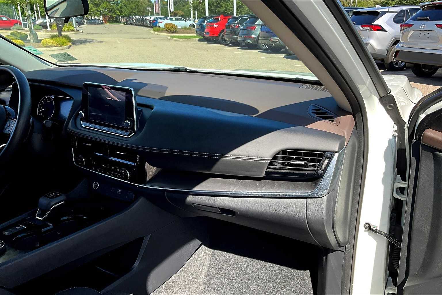 2022 Nissan Rogue SV - Photo 13