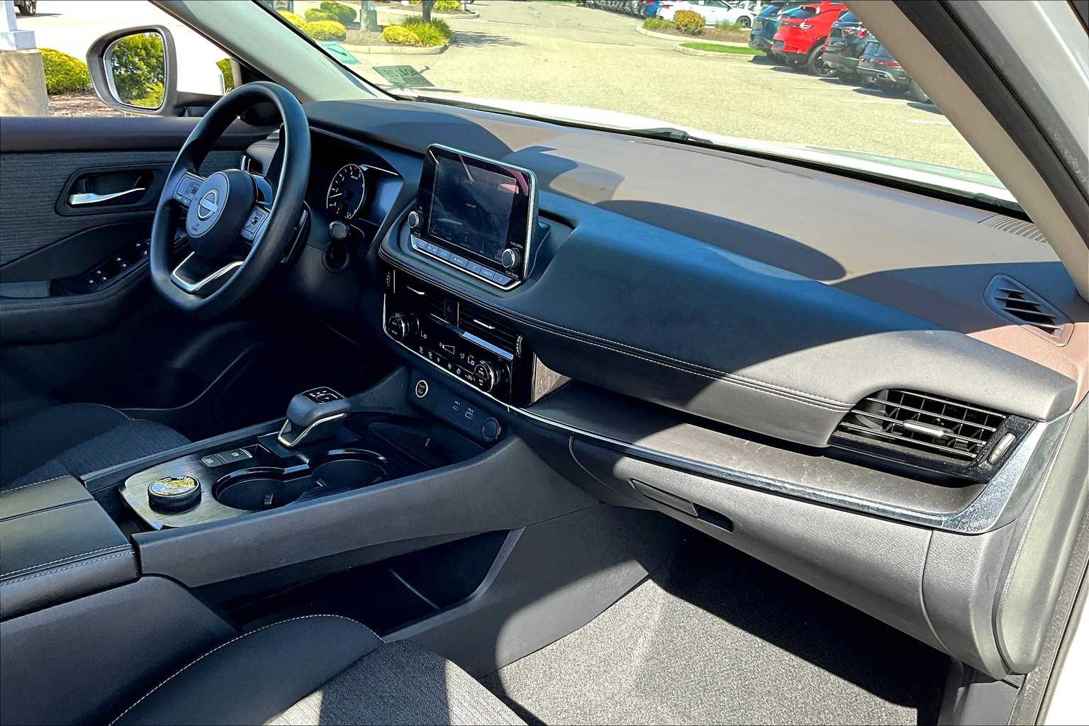 2022 Nissan Rogue SV - Photo 14