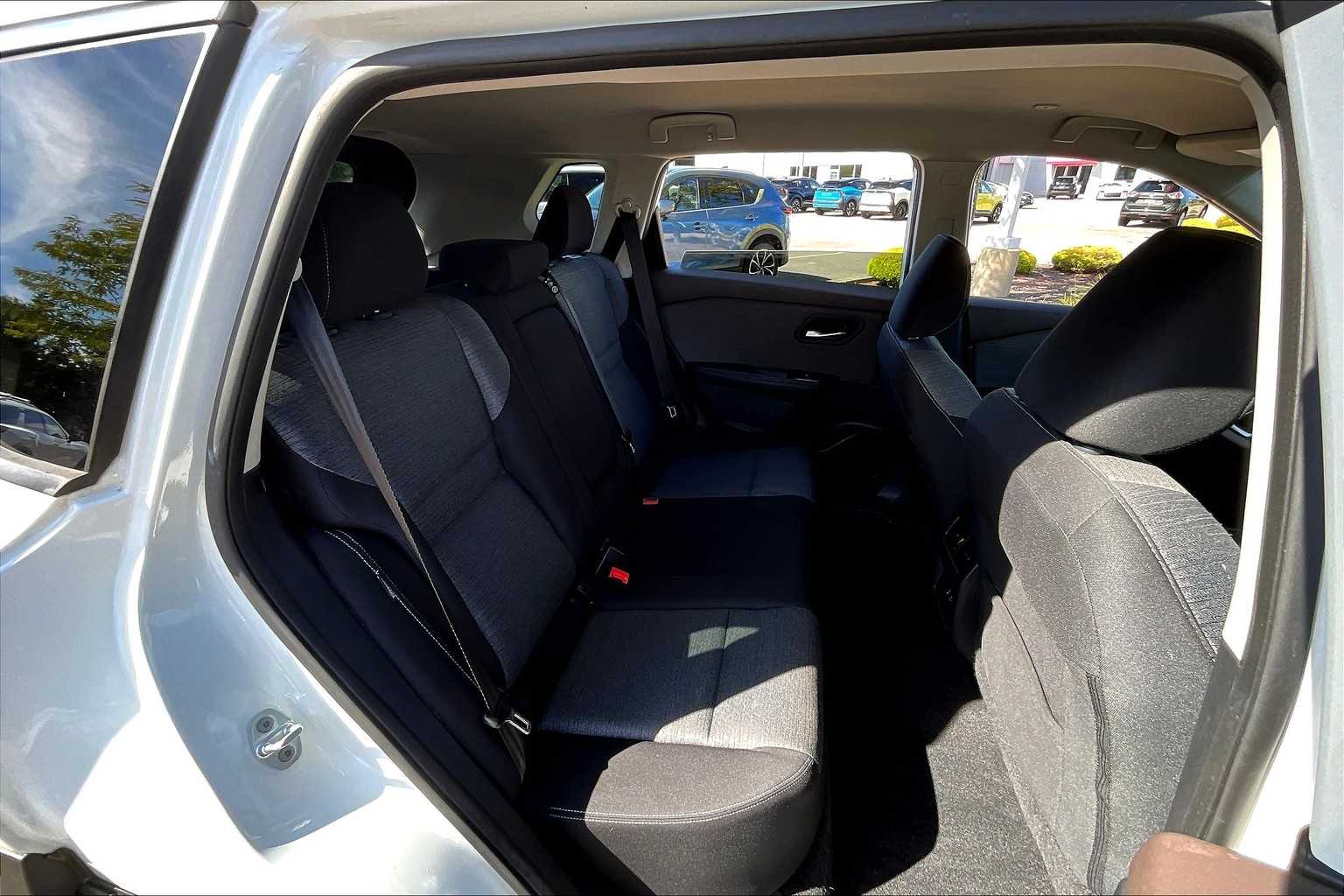 2022 Nissan Rogue SV - Photo 16