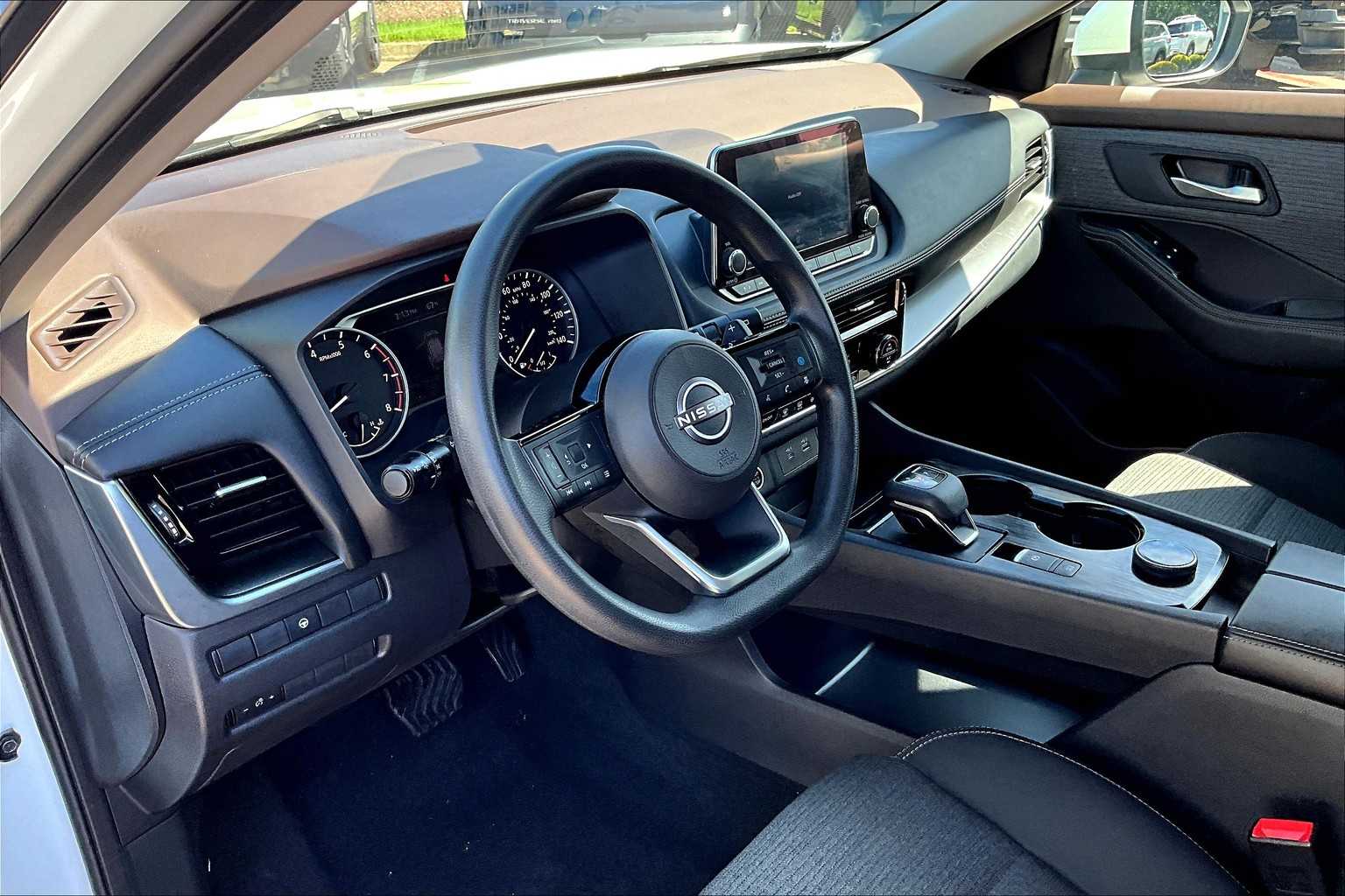 2022 Nissan Rogue SV - Photo 8