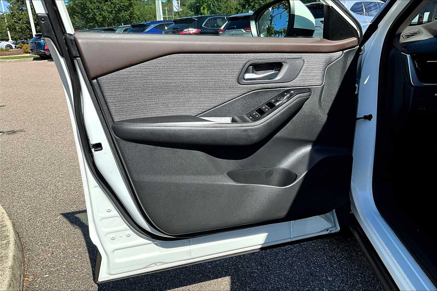 2022 Nissan Rogue SV - Photo 9