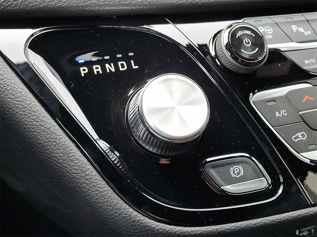 2025 Chrysler Pacifica Select - Photo 11