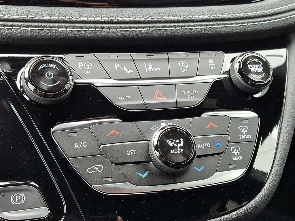 2025 Chrysler Pacifica Select - Photo 12