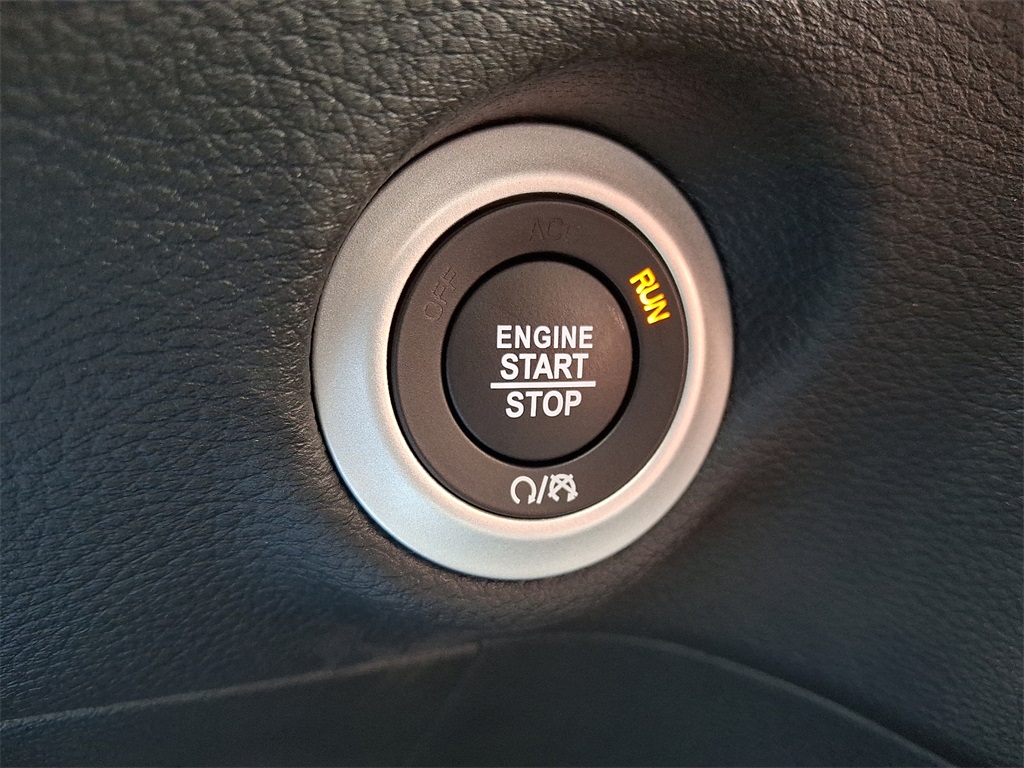 2025 Chrysler Pacifica Select - Photo 16