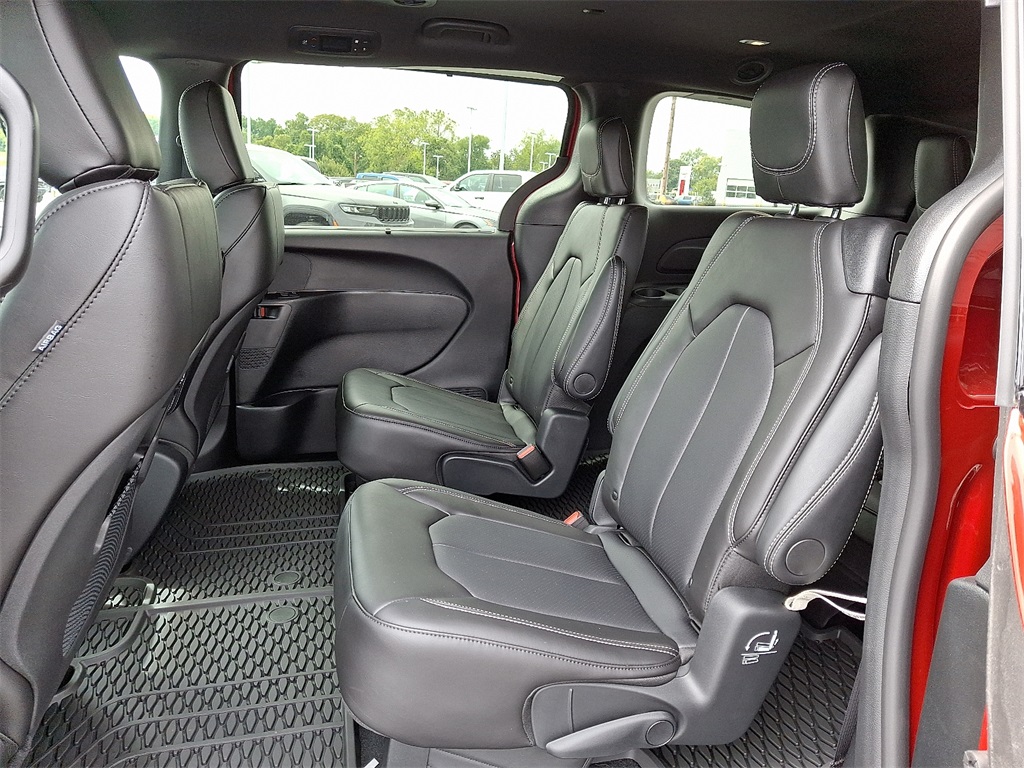 2025 Chrysler Pacifica Select - Photo 6