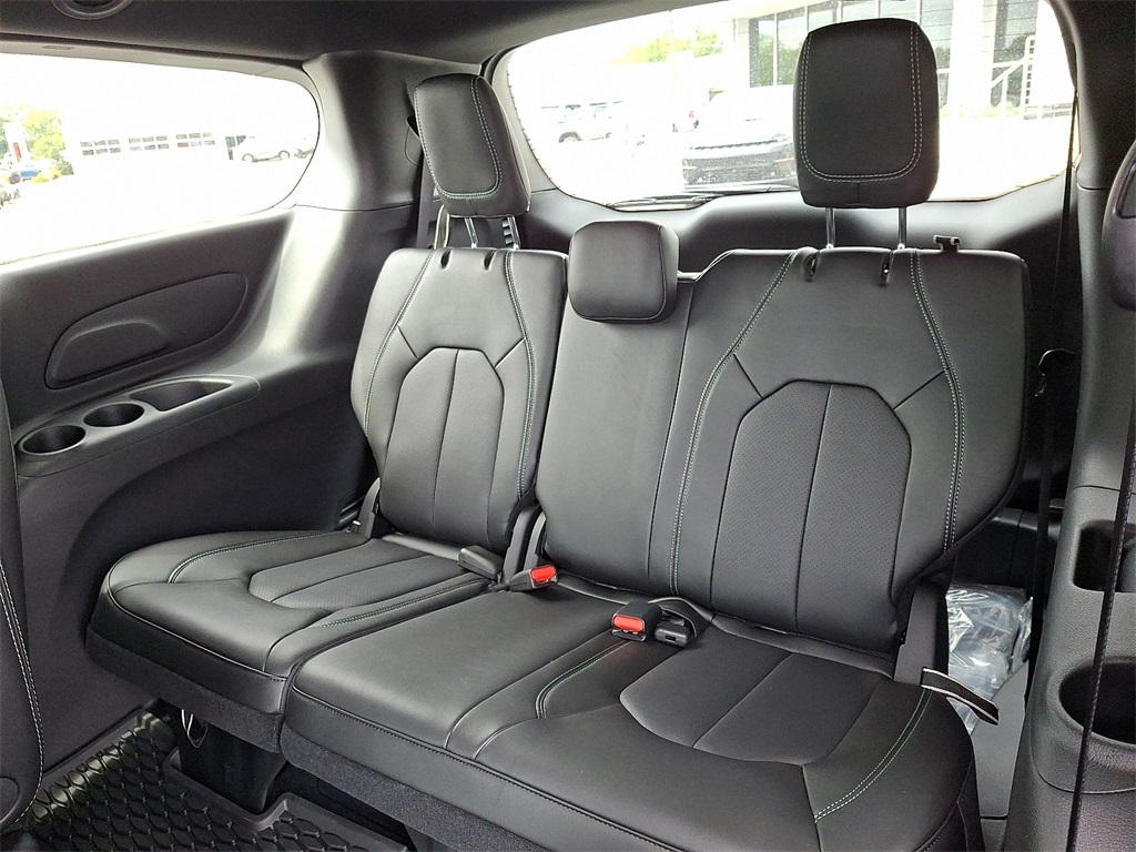 2025 Chrysler Pacifica Select - Photo 7