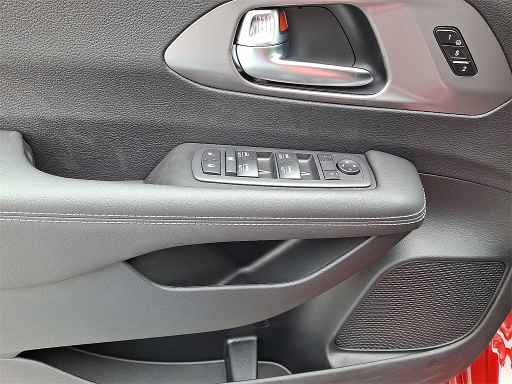 2025 Chrysler Pacifica Select - Photo 9