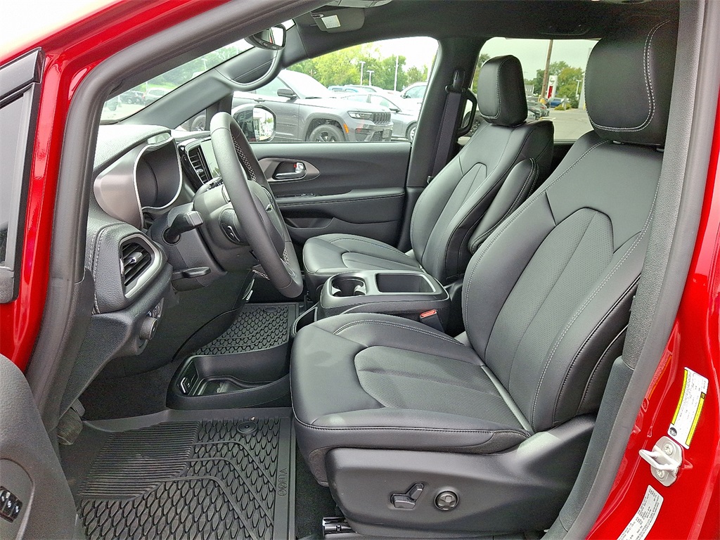 2025 Chrysler Pacifica Select - Photo 10