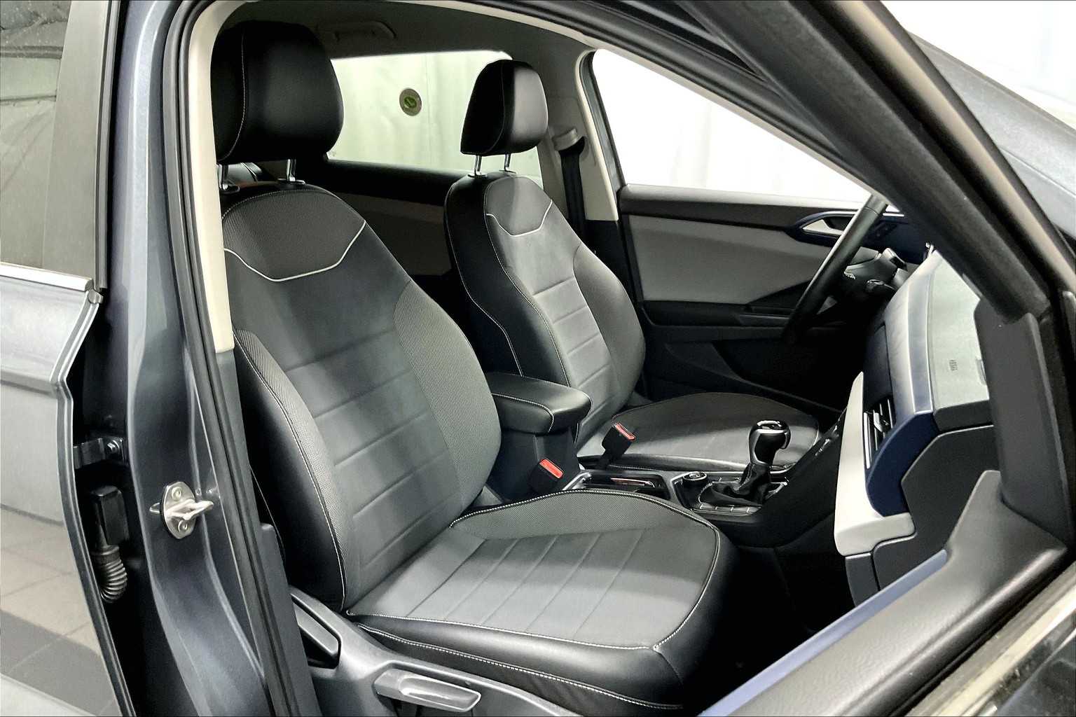 2023 Volkswagen Taos SE - Photo 12