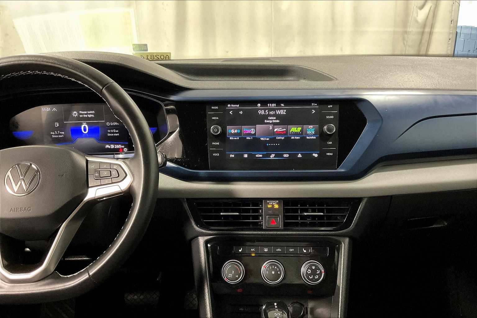 2023 Volkswagen Taos SE - Photo 19