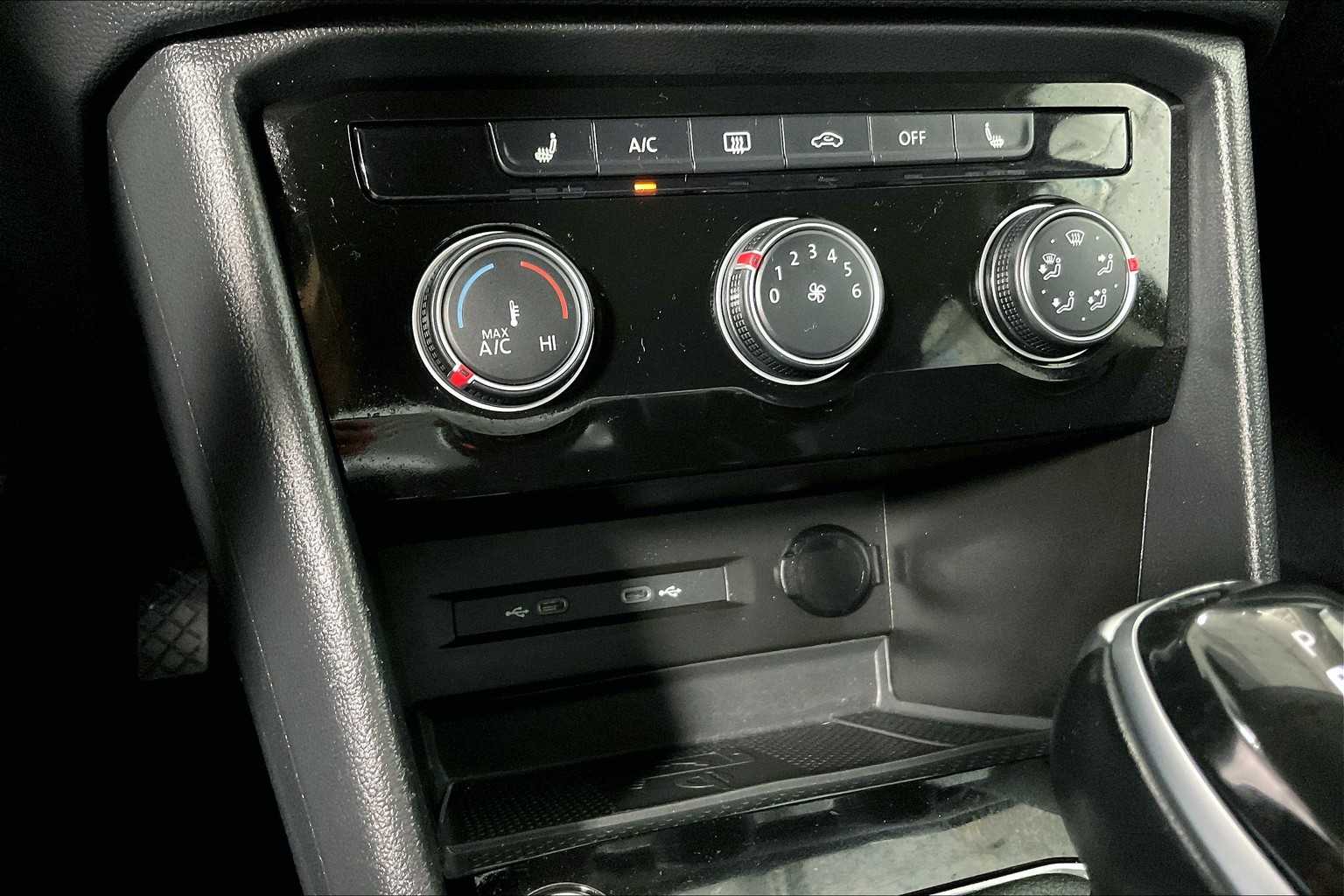 2023 Volkswagen Taos SE - Photo 26
