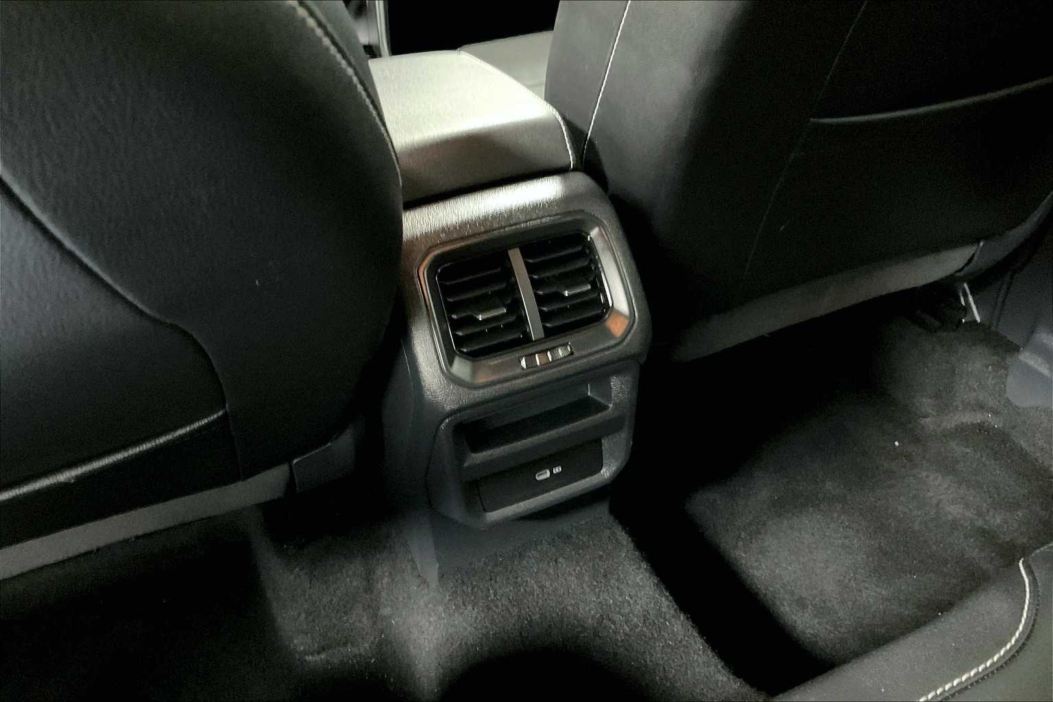 2023 Volkswagen Taos SE - Photo 28
