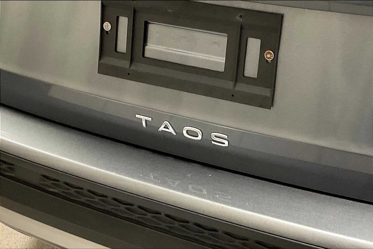 2023 Volkswagen Taos SE - Photo 29
