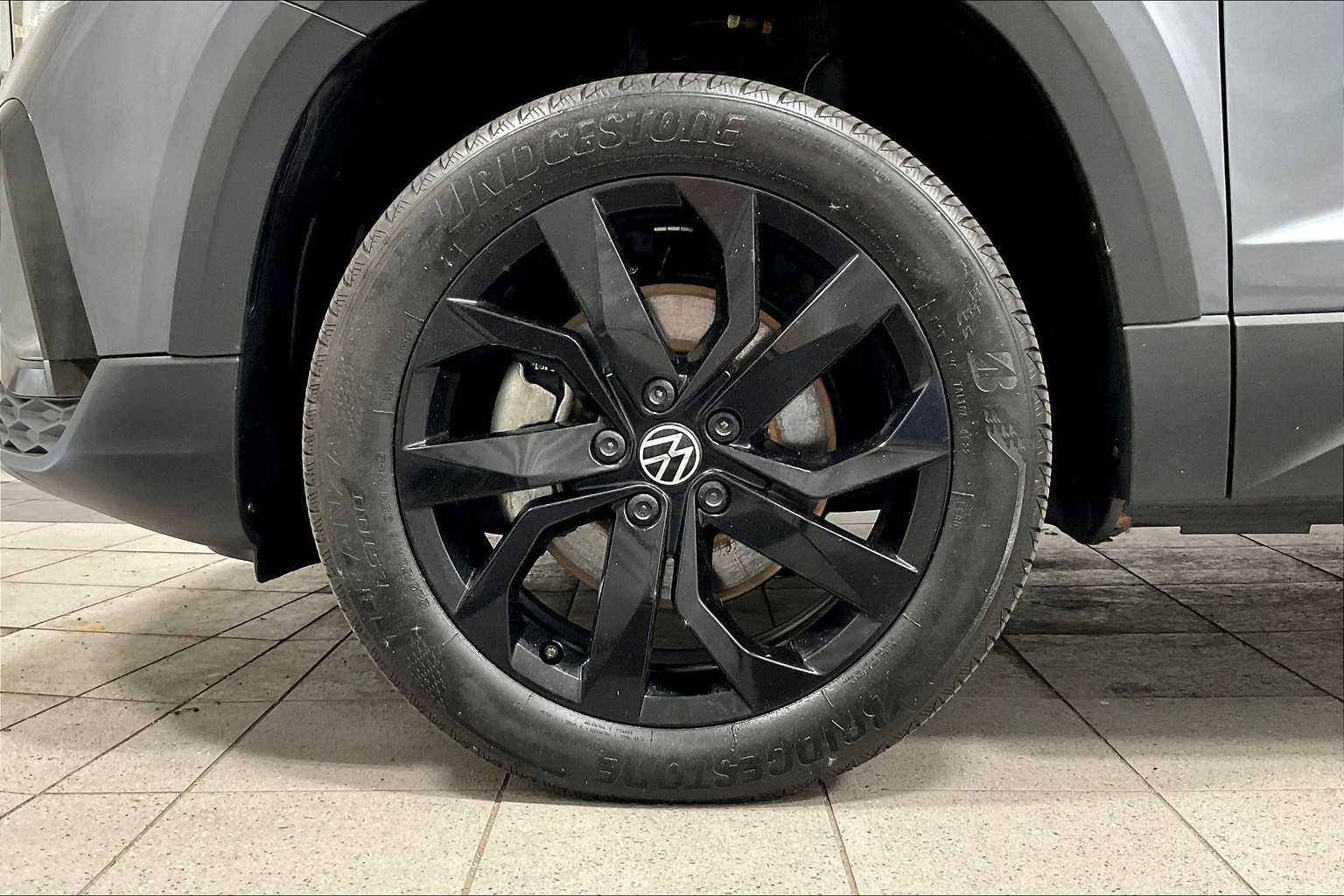 2023 Volkswagen Taos SE - Photo 8