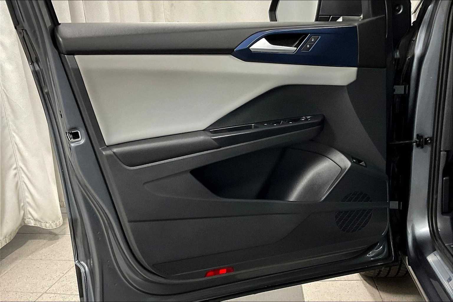 2023 Volkswagen Taos SE - Photo 10