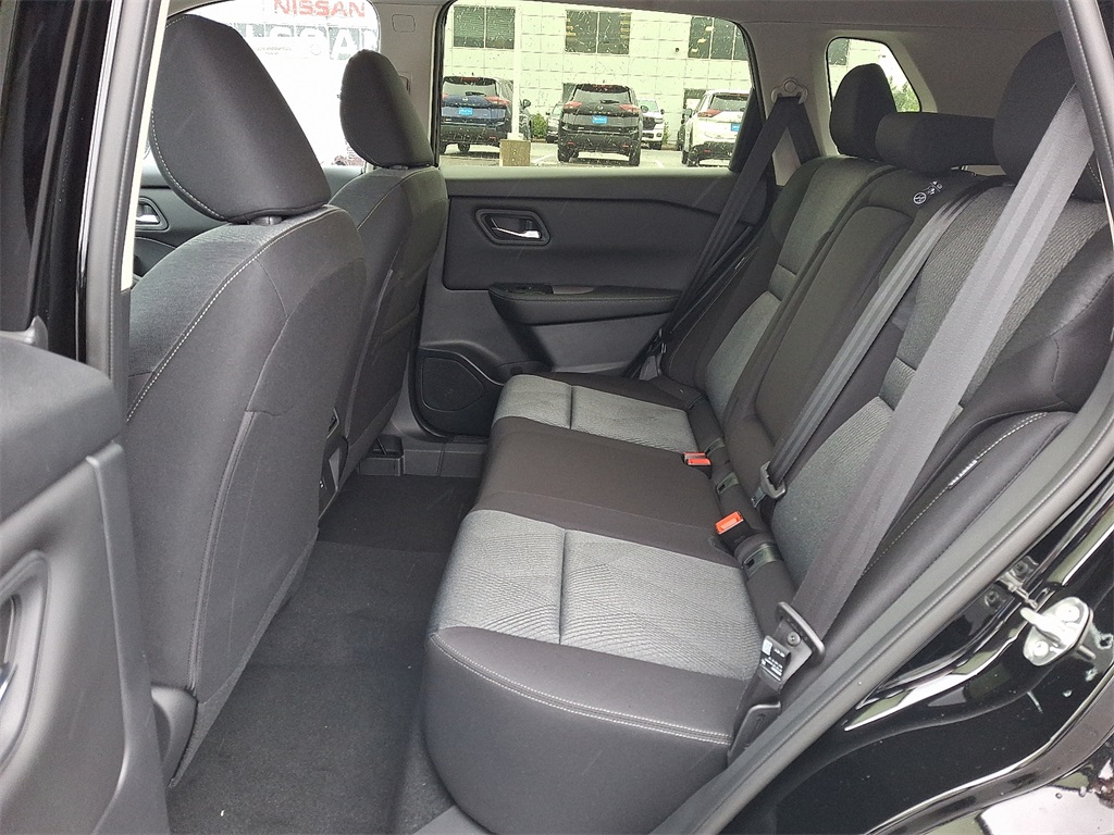 2025 Nissan Rogue SV - Photo 6