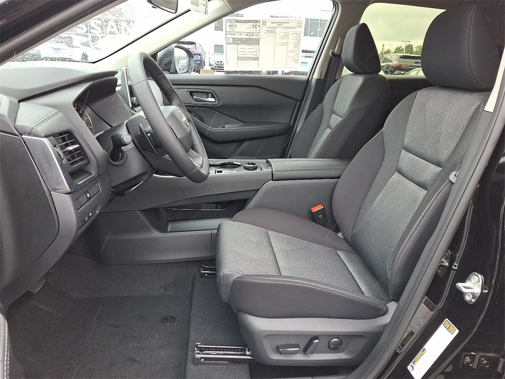 2025 Nissan Rogue SV - Photo 9