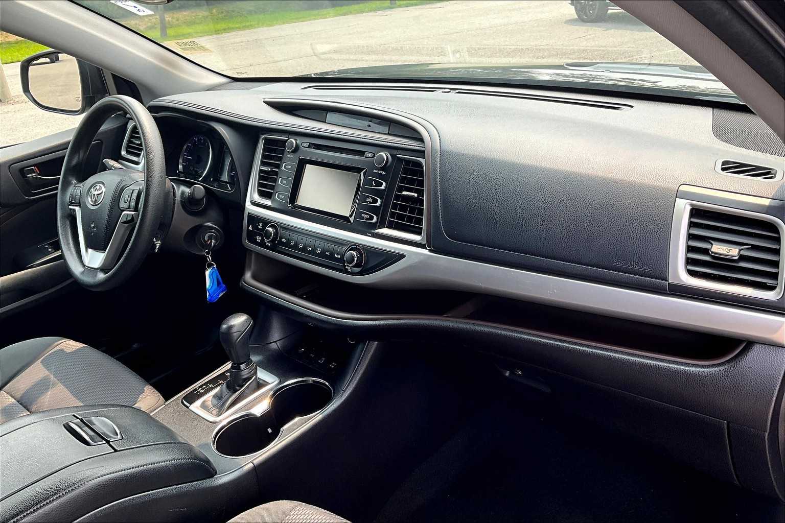 2018 Toyota Highlander LE - Photo 14