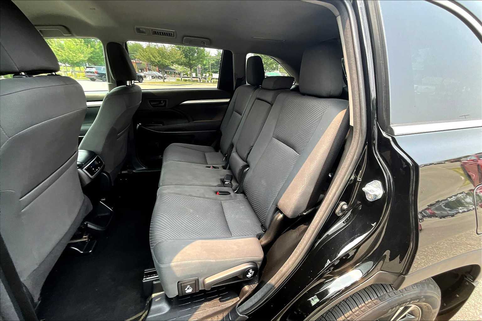 2018 Toyota Highlander LE - Photo 15