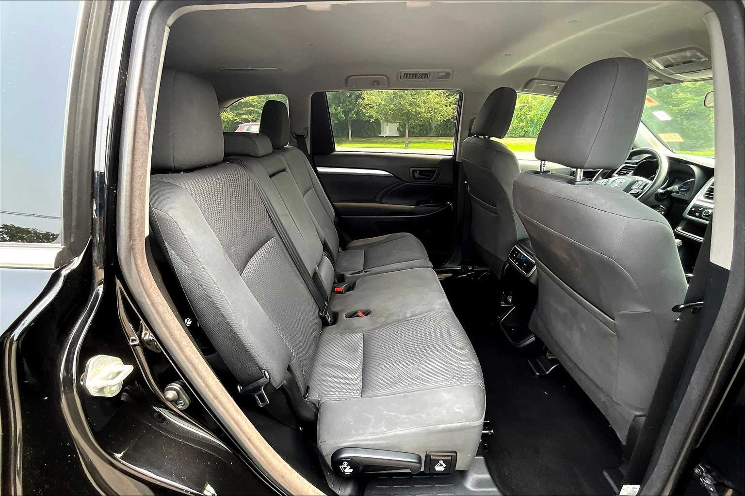 2018 Toyota Highlander LE - Photo 16