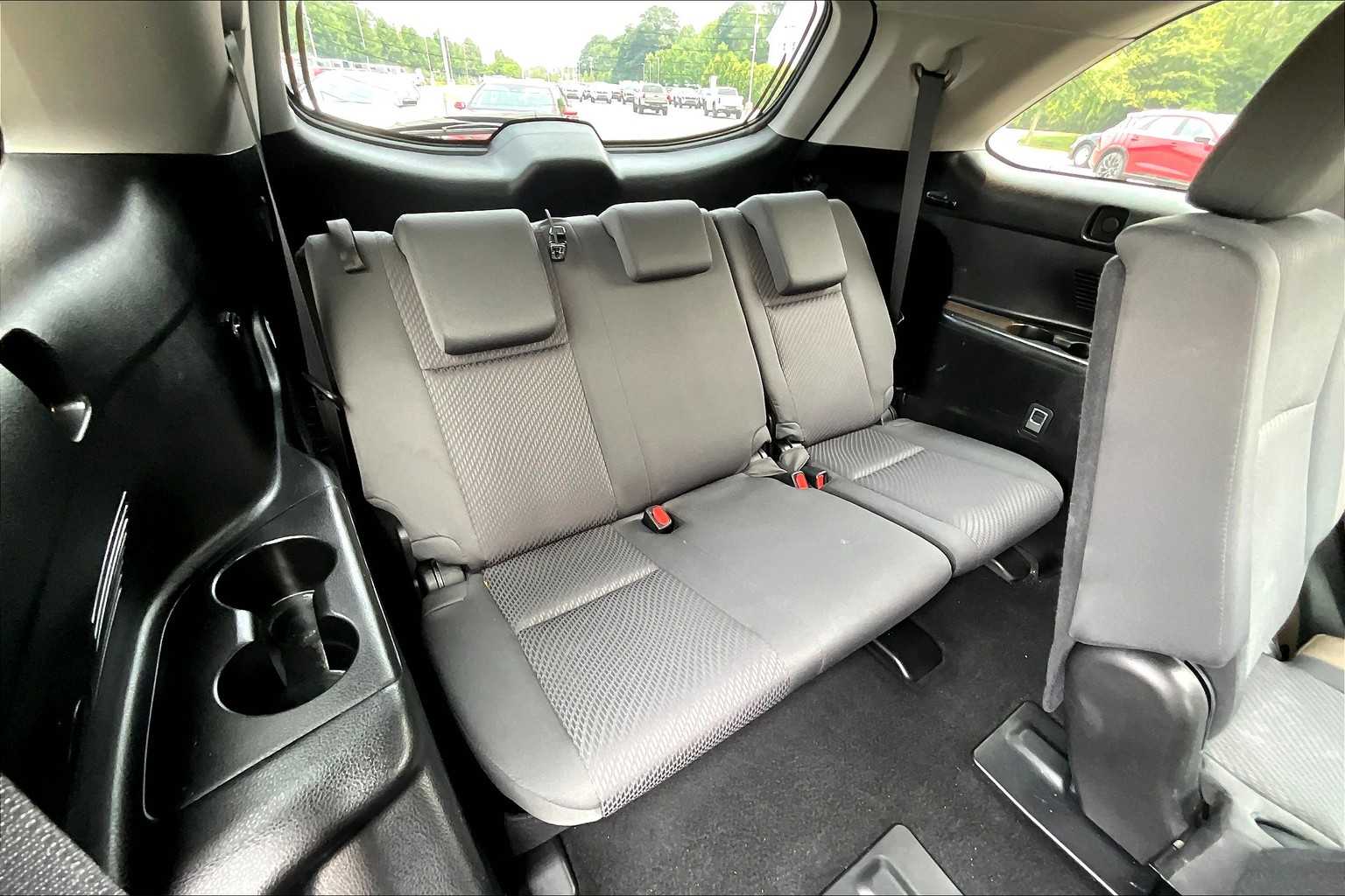 2018 Toyota Highlander LE - Photo 17