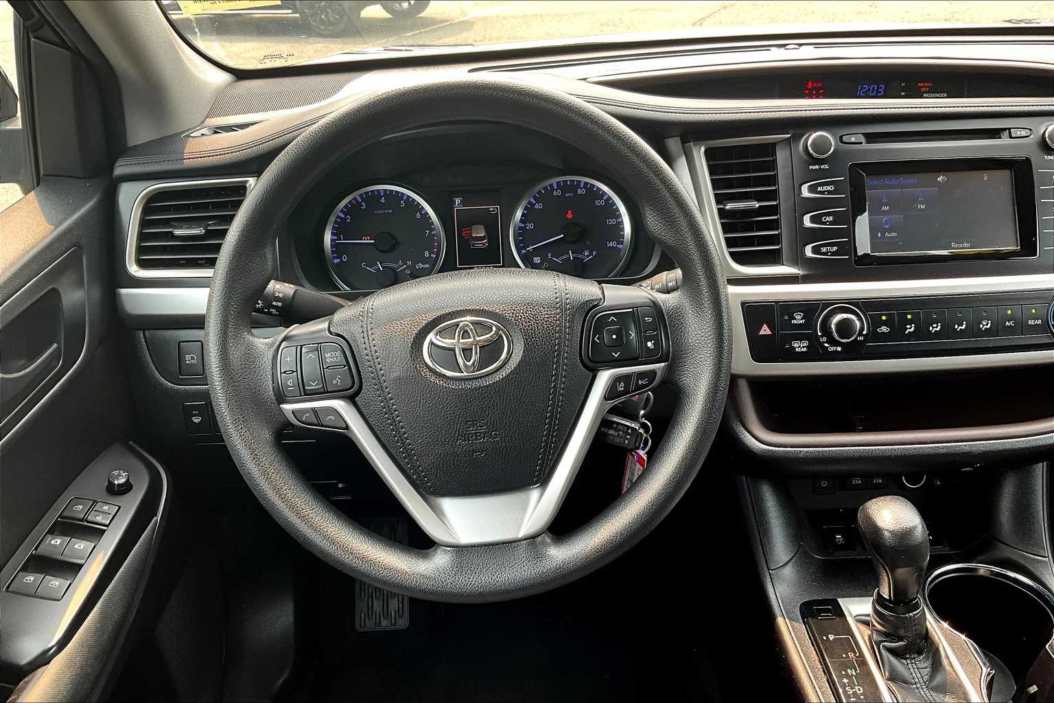2018 Toyota Highlander LE - Photo 18