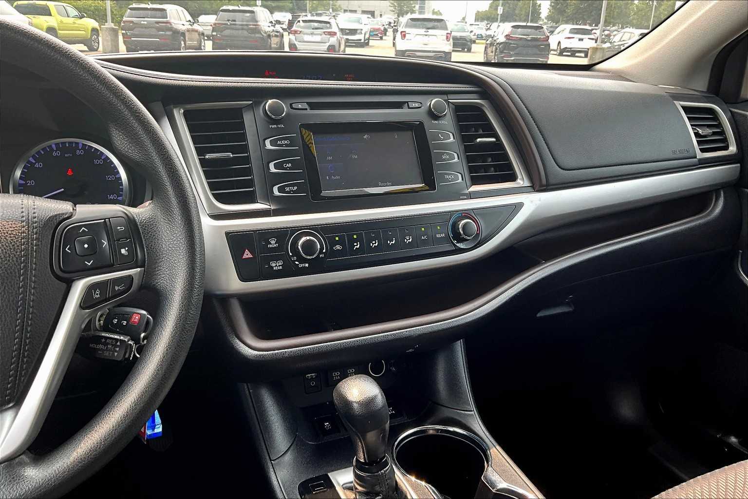 2018 Toyota Highlander LE - Photo 19