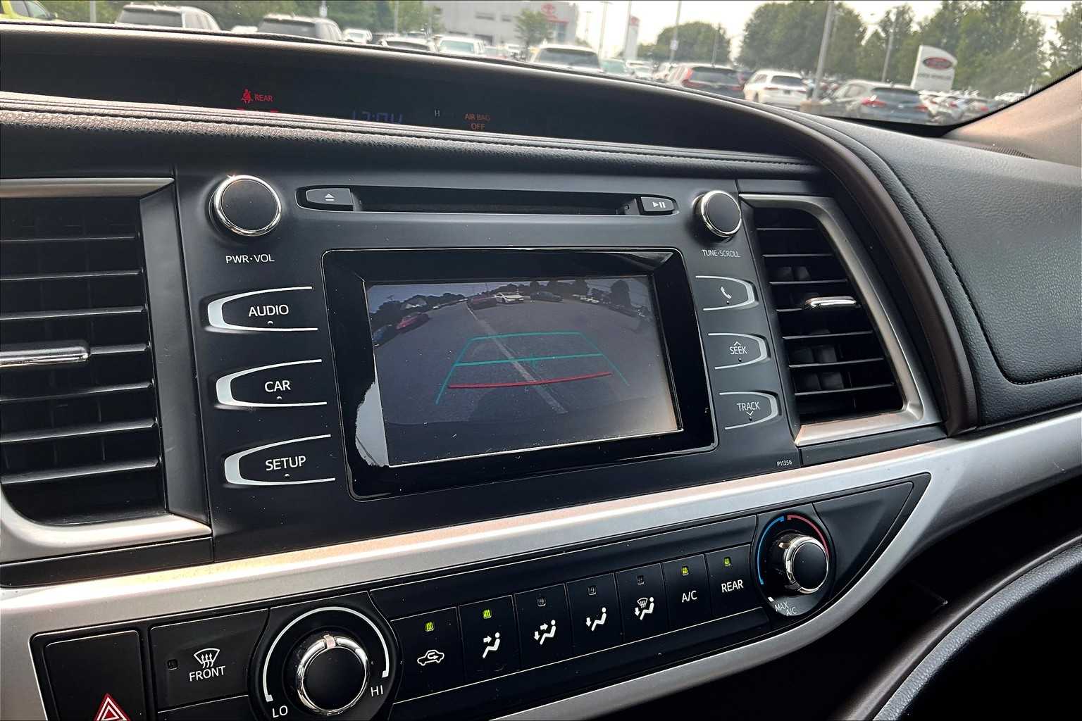 2018 Toyota Highlander LE - Photo 20