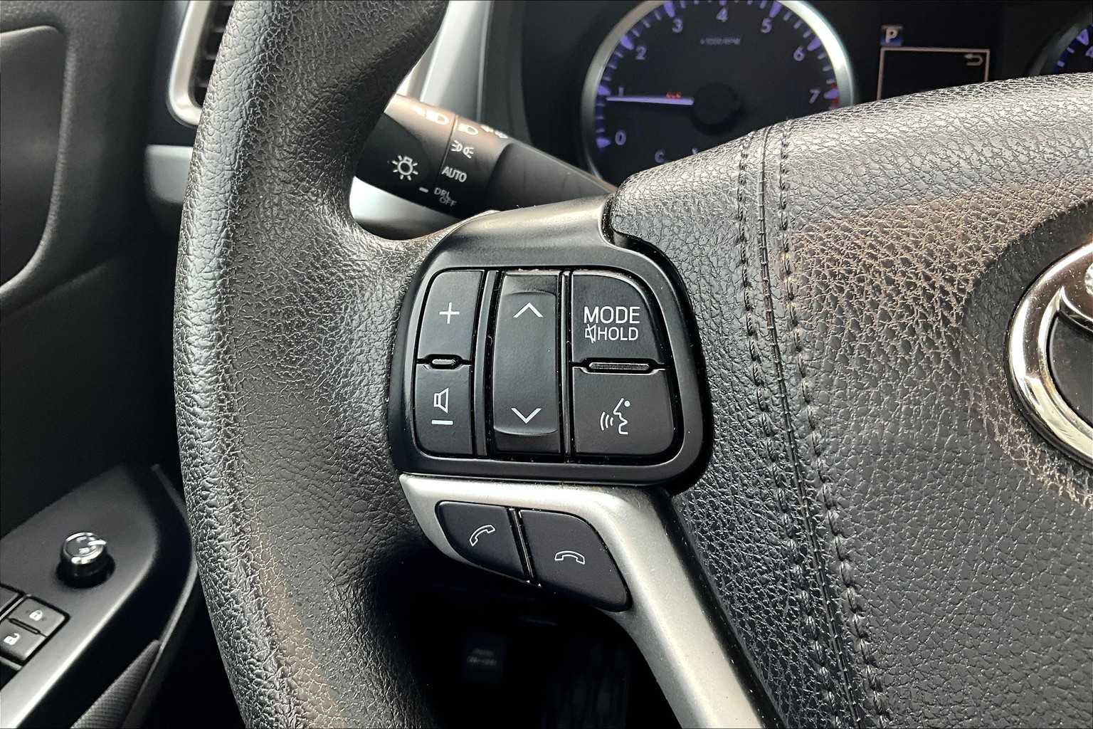 2018 Toyota Highlander LE - Photo 24