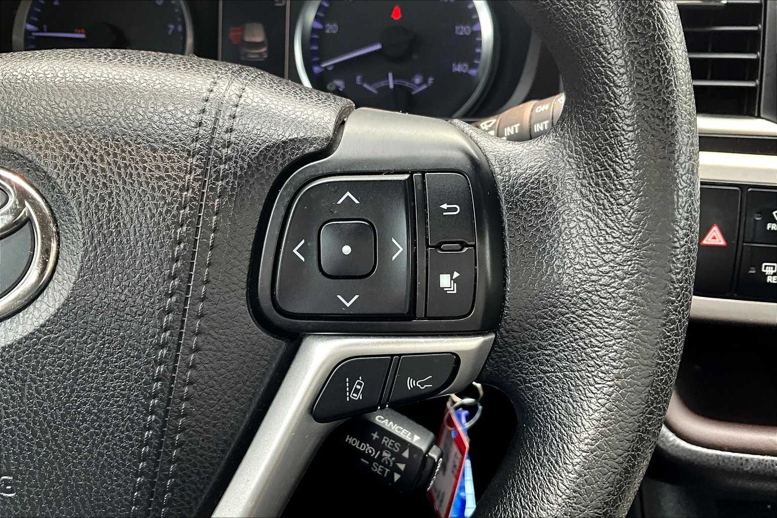 2018 Toyota Highlander LE - Photo 25