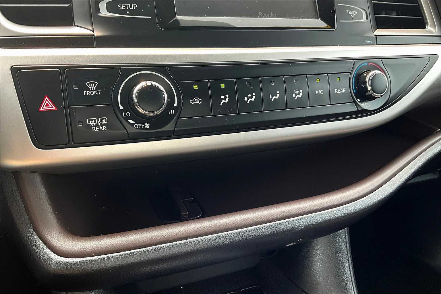 2018 Toyota Highlander LE - Photo 27