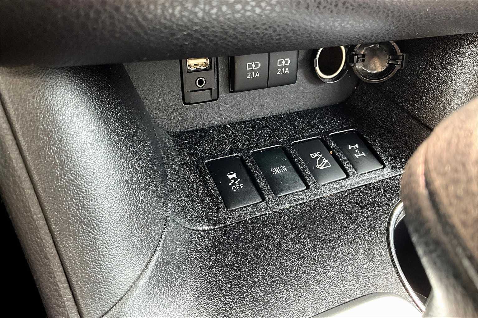2018 Toyota Highlander LE - Photo 28