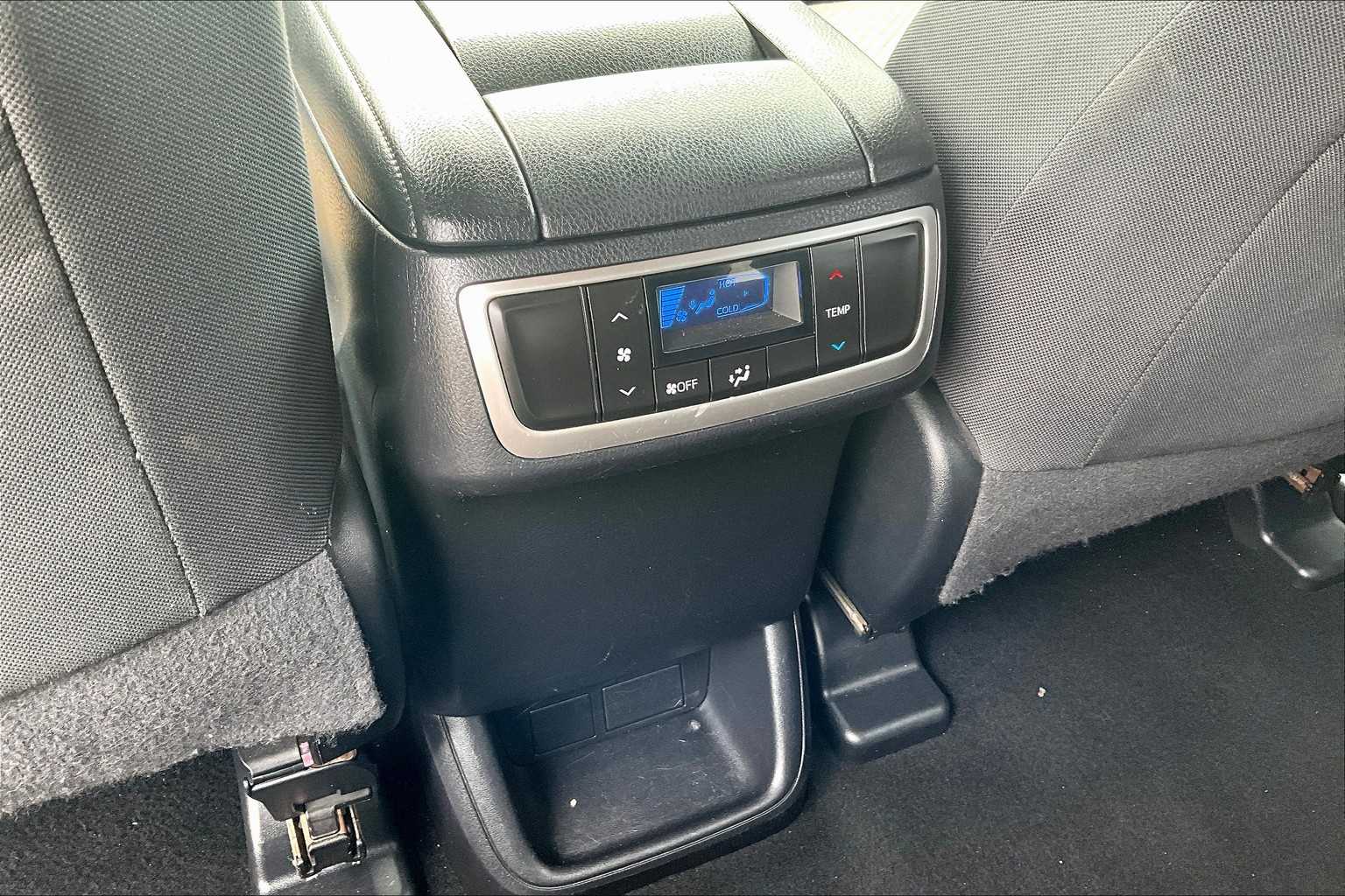 2018 Toyota Highlander LE - Photo 29